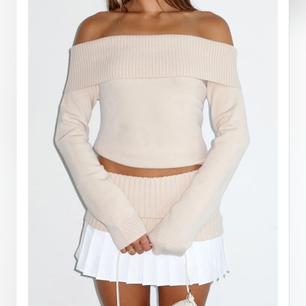 New With Tags White Fox Boutique Off Shoulder Sweater Size Xs
